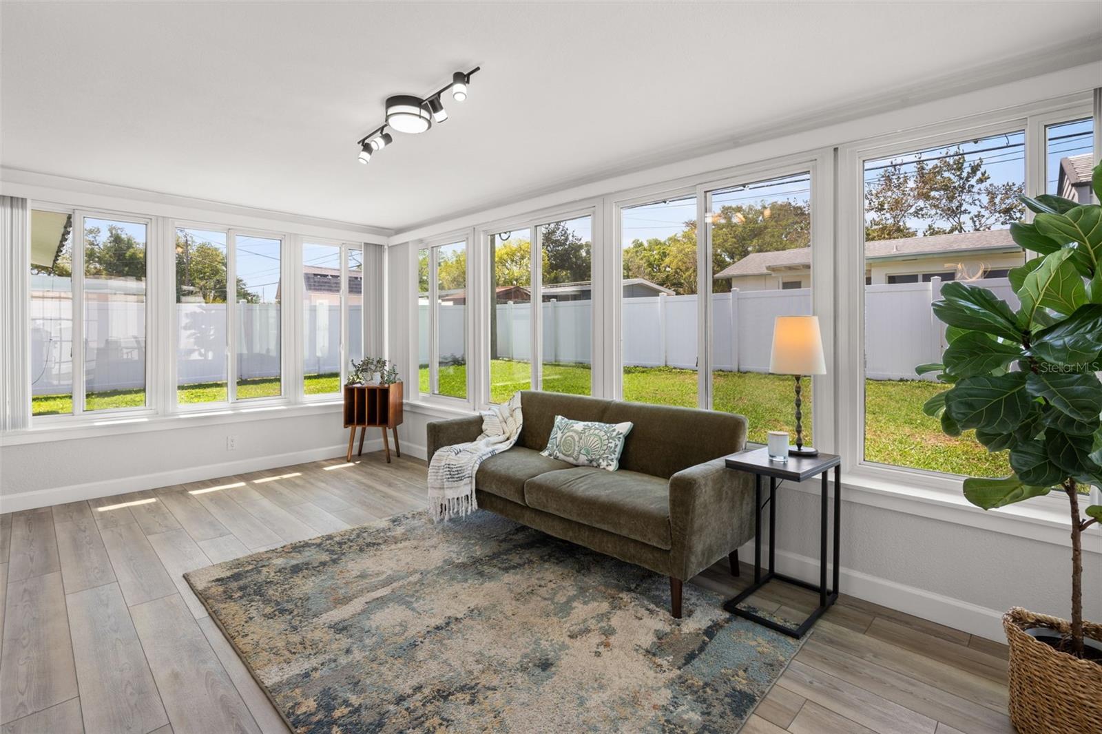 LARGO LAKE VILLAS - Residential