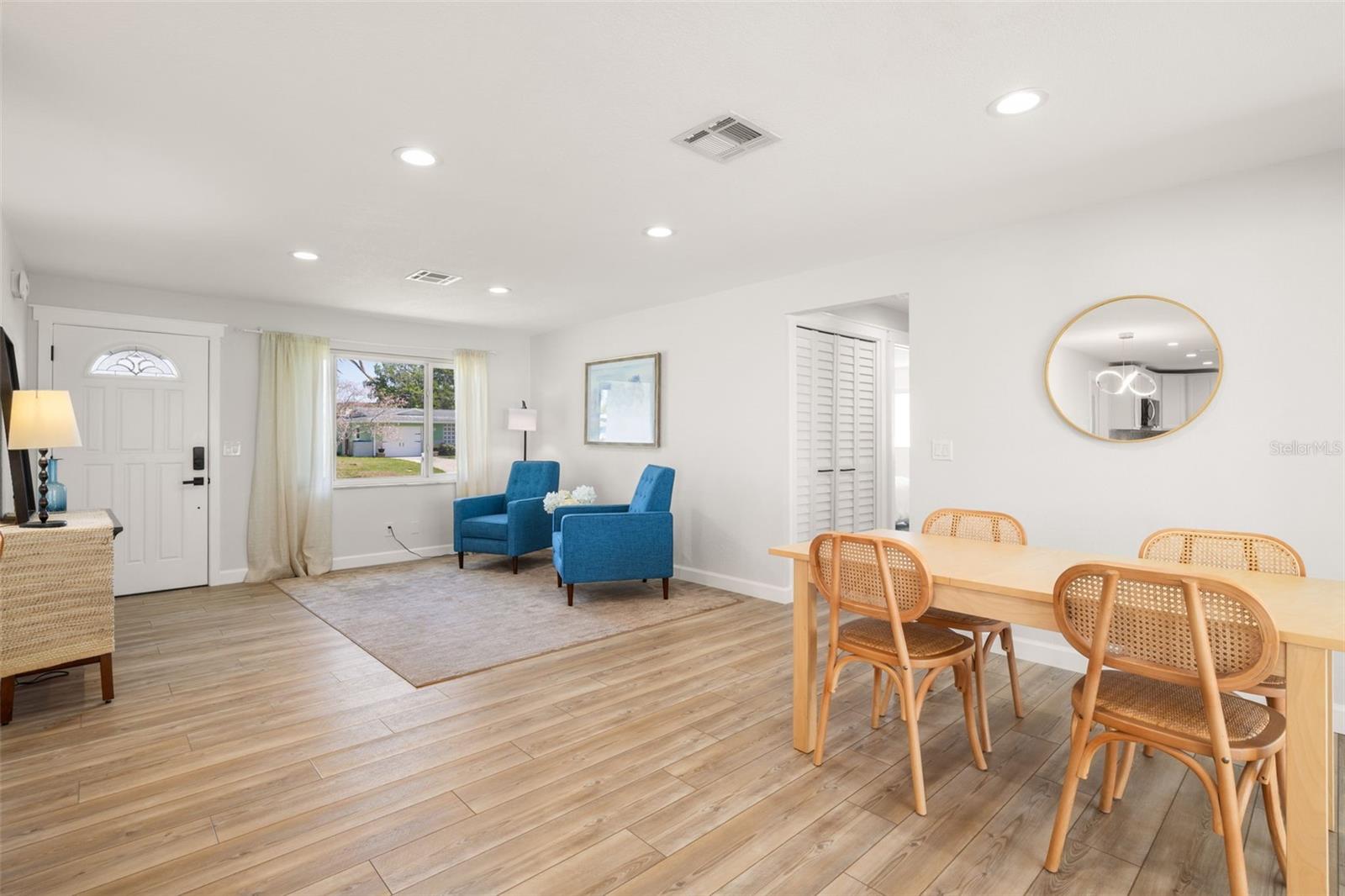 LARGO LAKE VILLAS - Residential