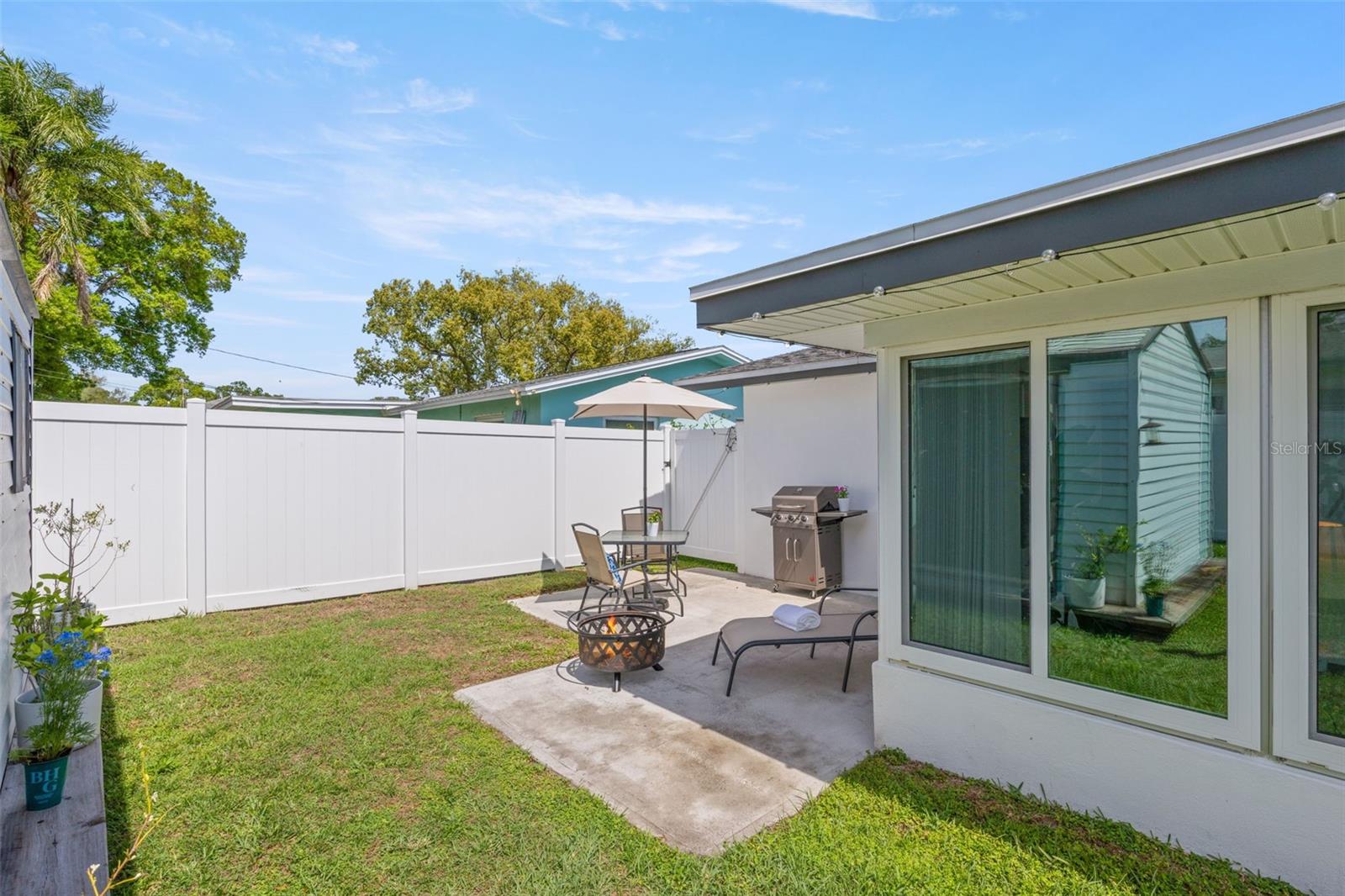 LARGO LAKE VILLAS - Residential