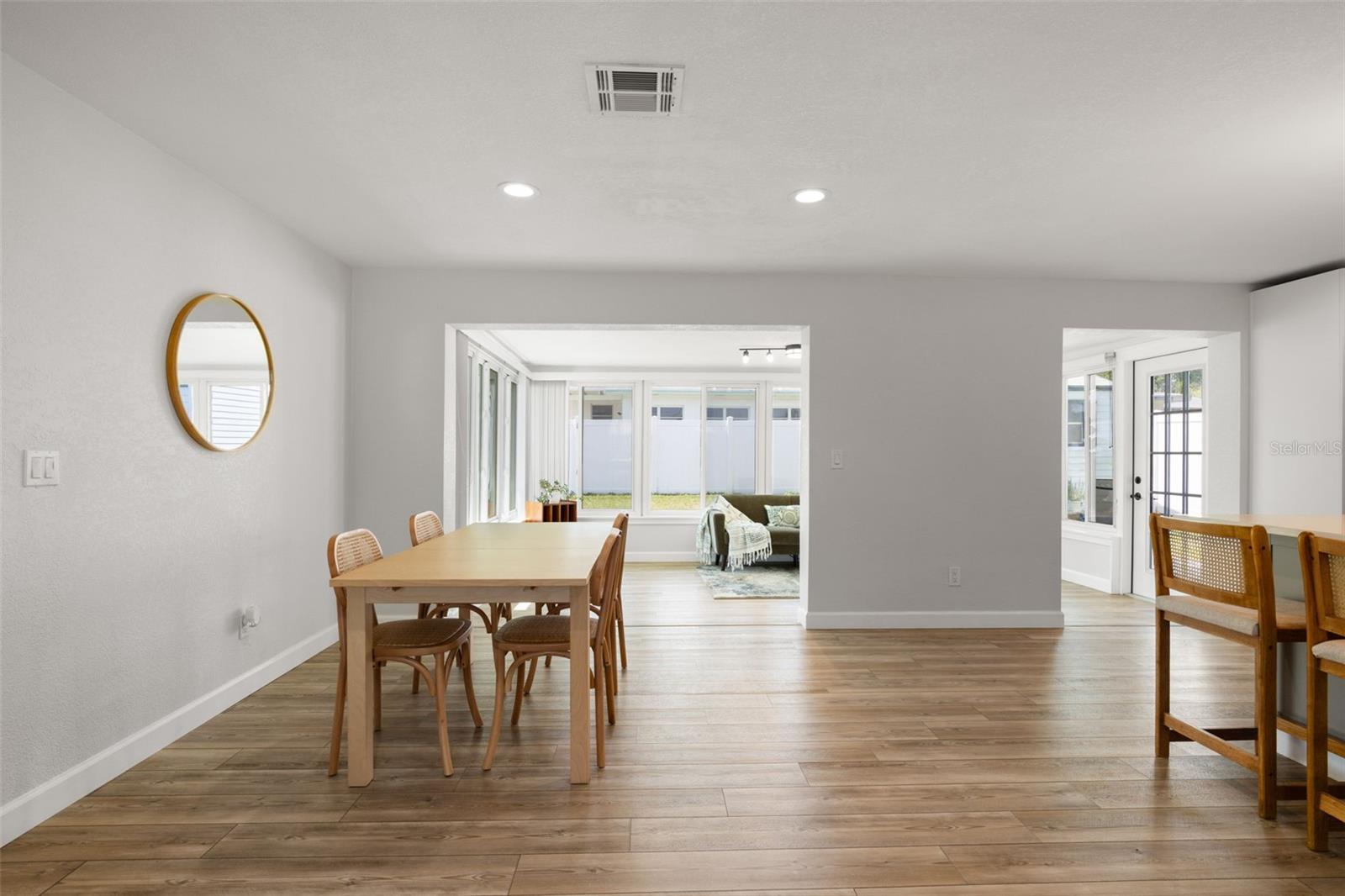 LARGO LAKE VILLAS - Residential