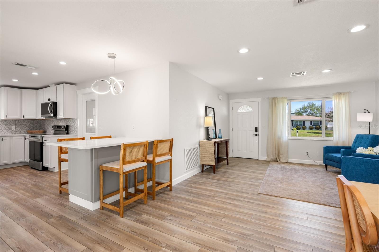 LARGO LAKE VILLAS - Residential