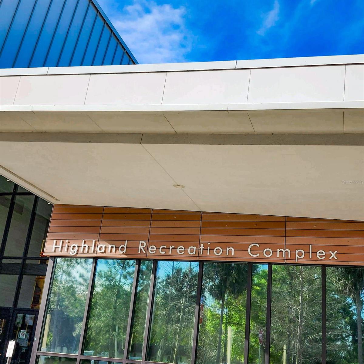 LARGO LAKE VILLAS - Residential