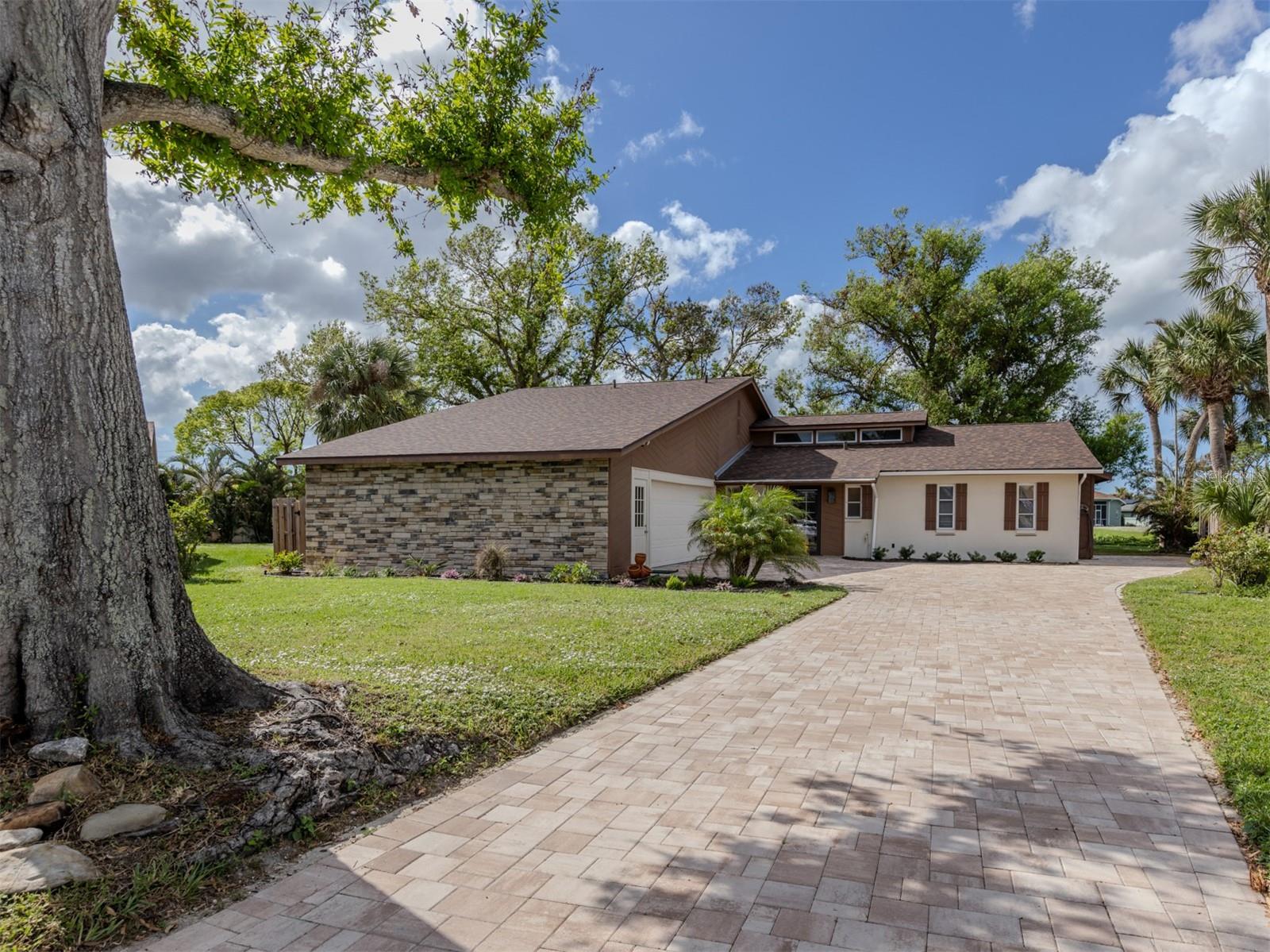1141 SLEEPY HOLLOW COURT