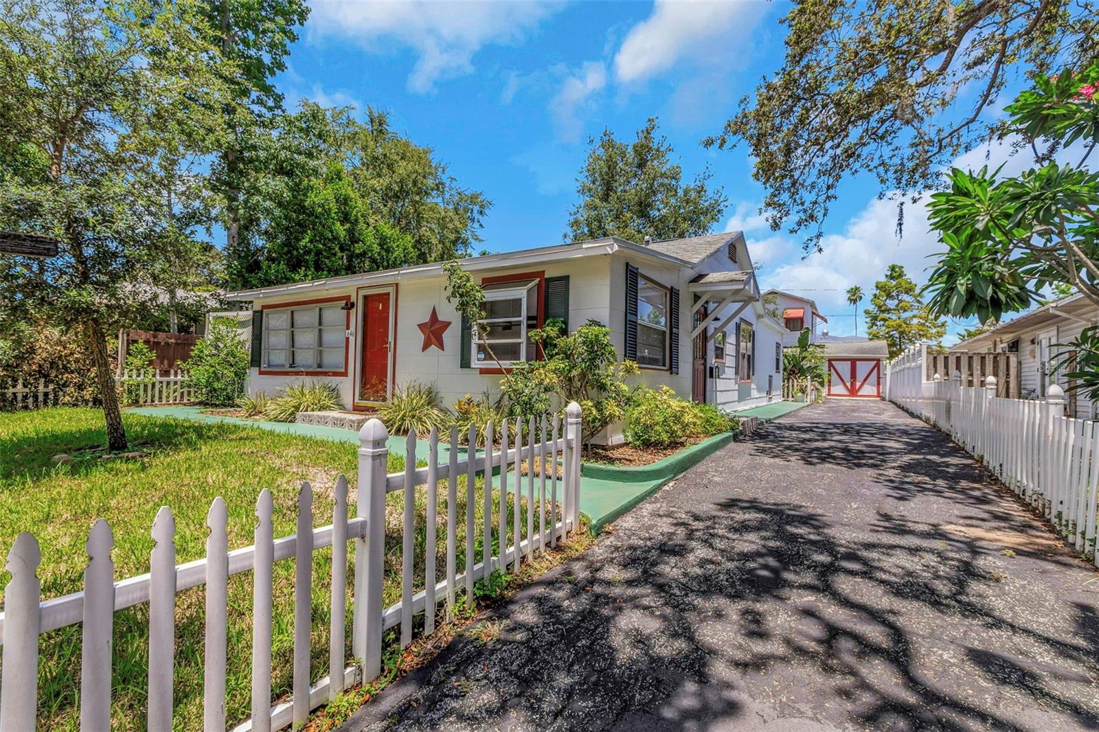 Rare opportunity, WALKING DISTANCE TO DOWNTOWN DUNEDIN. Available immediately! Remodeled and unfurnished, this EFFICIENCY is the perfect place to unwind and relax after a long day at work. Nice MODERN UPDATES and CLEAN! Street parking and shared utilities. Call today for a showing.
