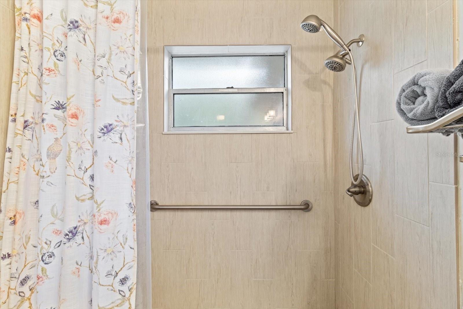 CRYSTAL HILLS MINI FARMS UN 3 - Residential