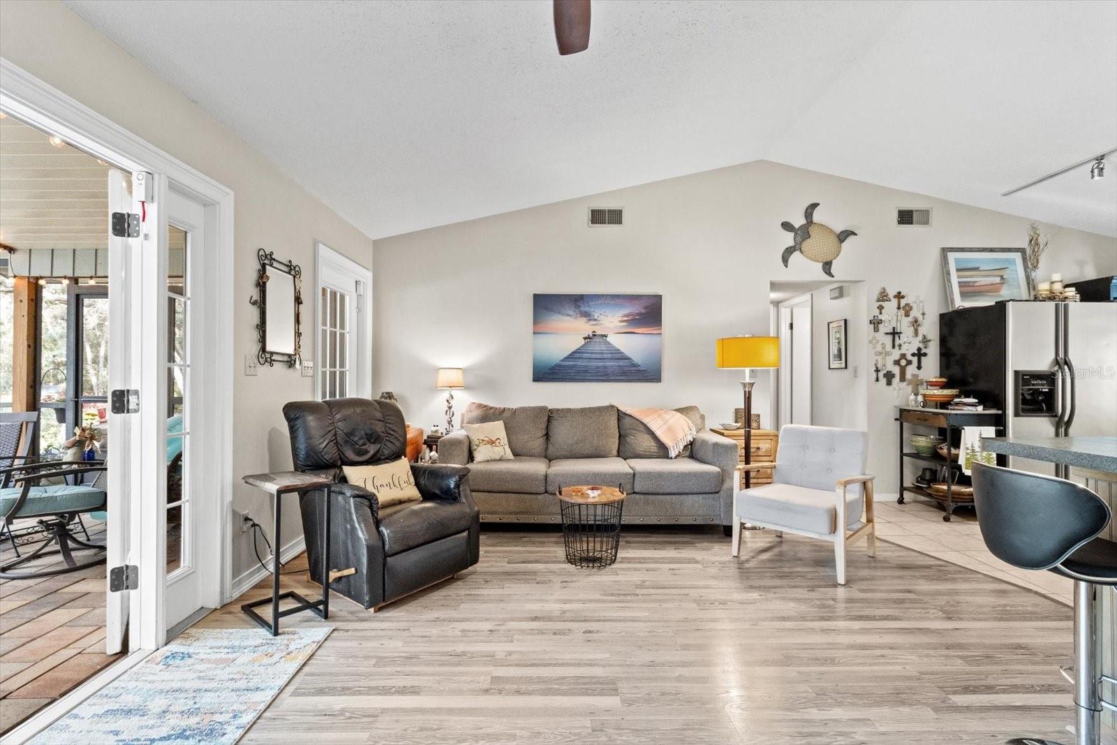 CRYSTAL HILLS MINI FARMS UN 3 - Residential