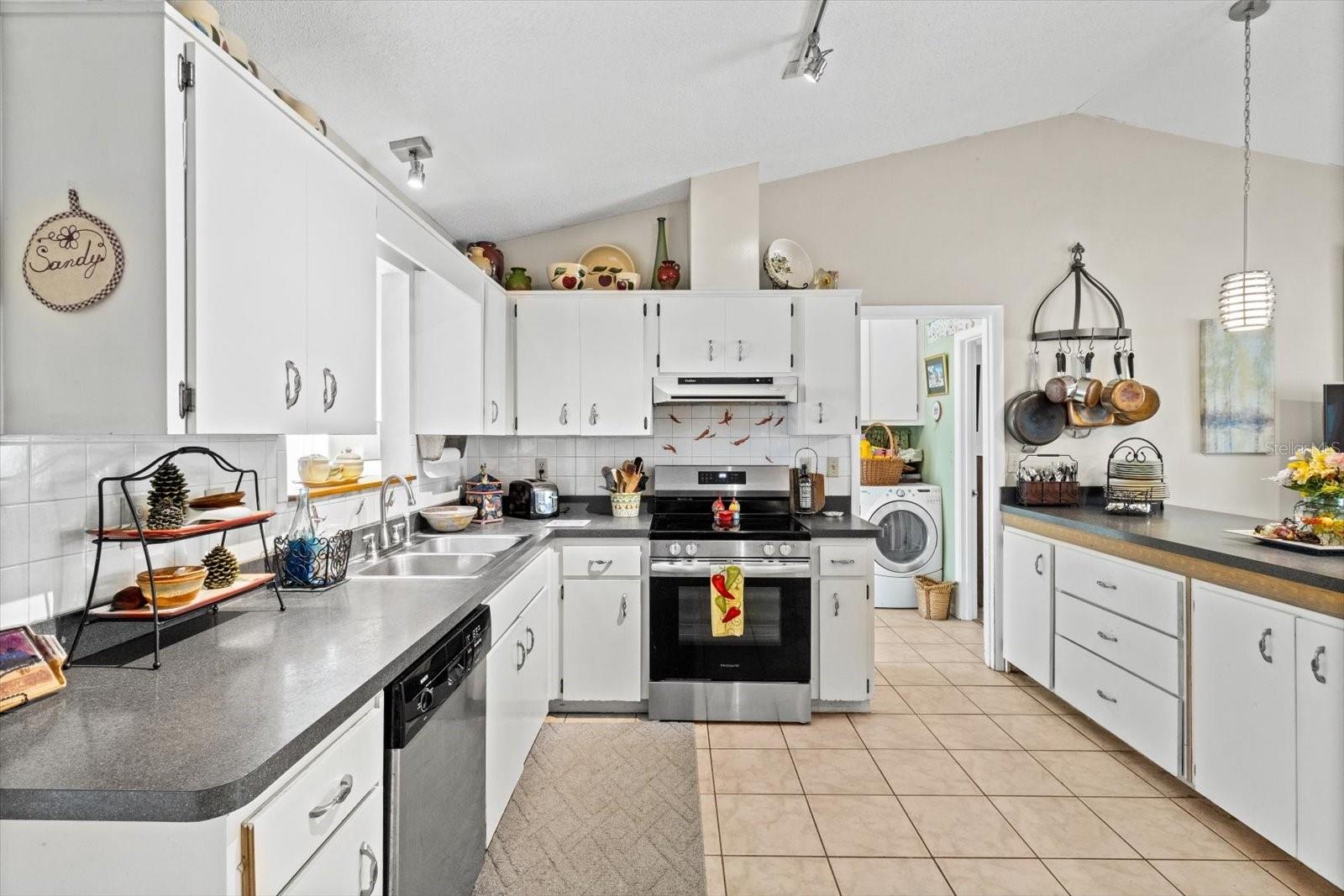 CRYSTAL HILLS MINI FARMS UN 3 - Residential