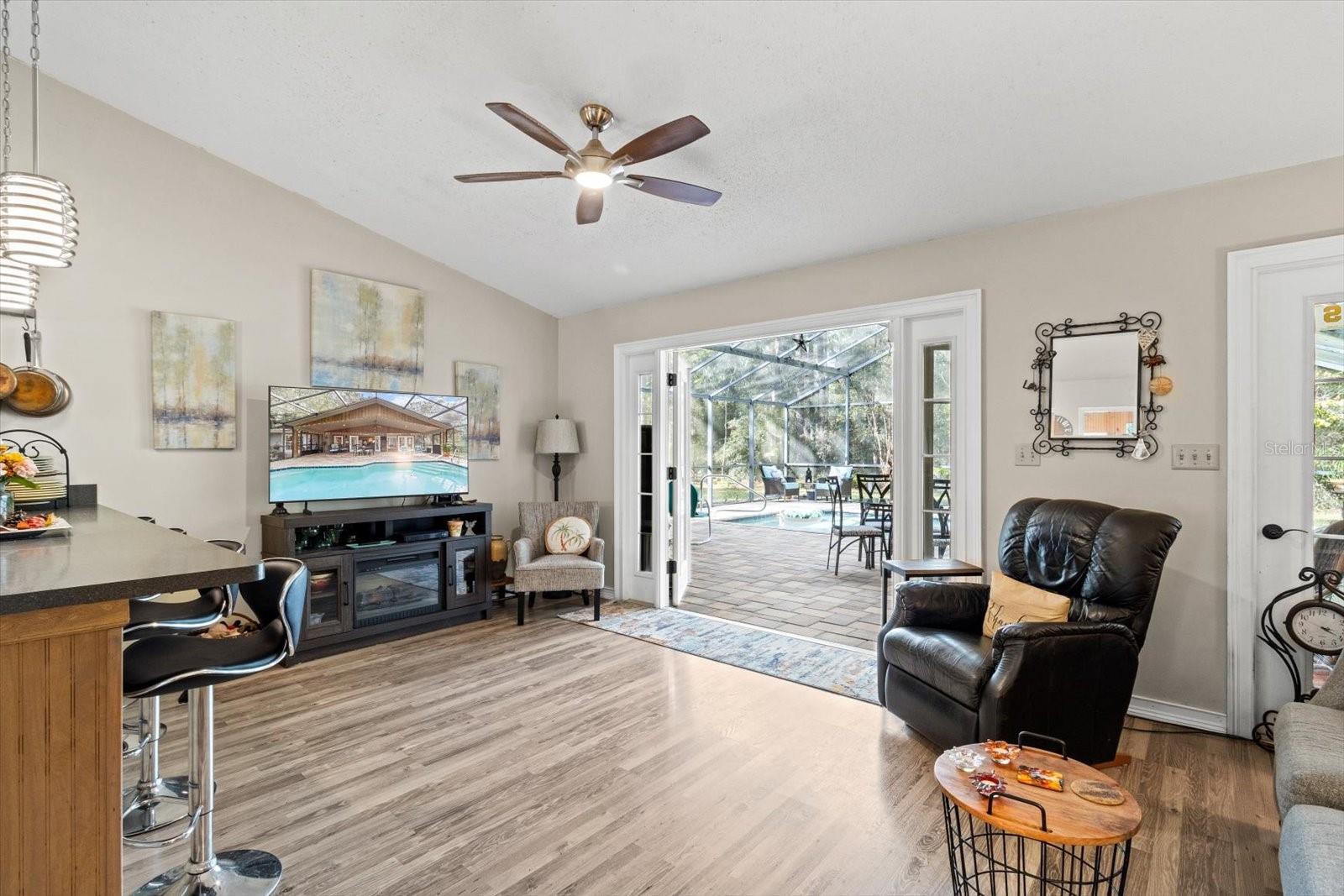 CRYSTAL HILLS MINI FARMS UN 3 - Residential