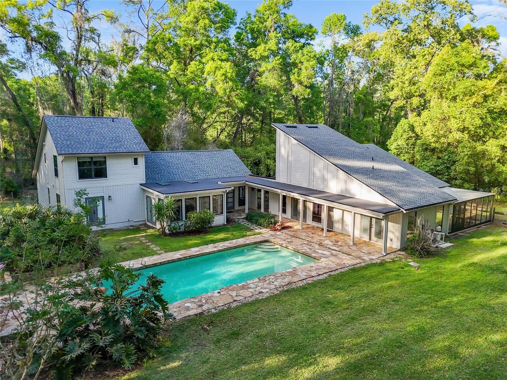 Photo of 1324 SW 98th Street, Gainesville, FL 32607 (MLS # TB8372832)