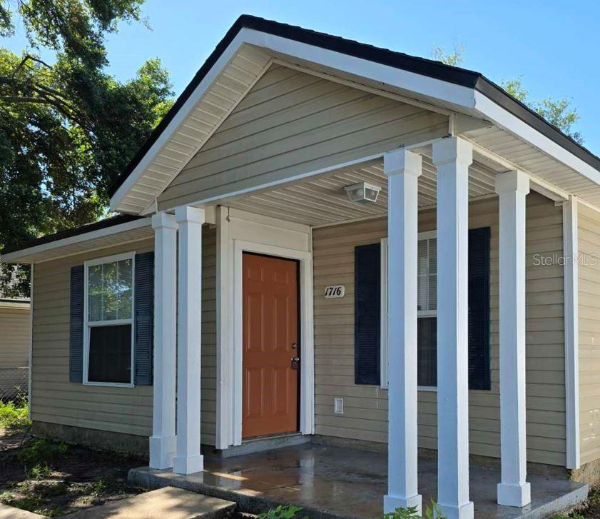 Move-In Special! ONE MONTH FREE RENT
This spacious 4-bedroom, 2-bath home is ready for you! Enjoy a freshly painted interior and an updated kitchen with abundant cabinet and counter space. Durable tile flooring throughout makes for easy maintenance. The open floor plan ensures you'll never miss a moment when entertaining friends and family. Fridge & stove to be delivered prior to move in.
Retreat to the master suite, featuring a full bathroom and a walk-in closet. Relax on the cozy covered front porch, and take advantage of the convenient storage room at the back of the house.
Pet-friendly and ready for new memories—don’t miss this one!