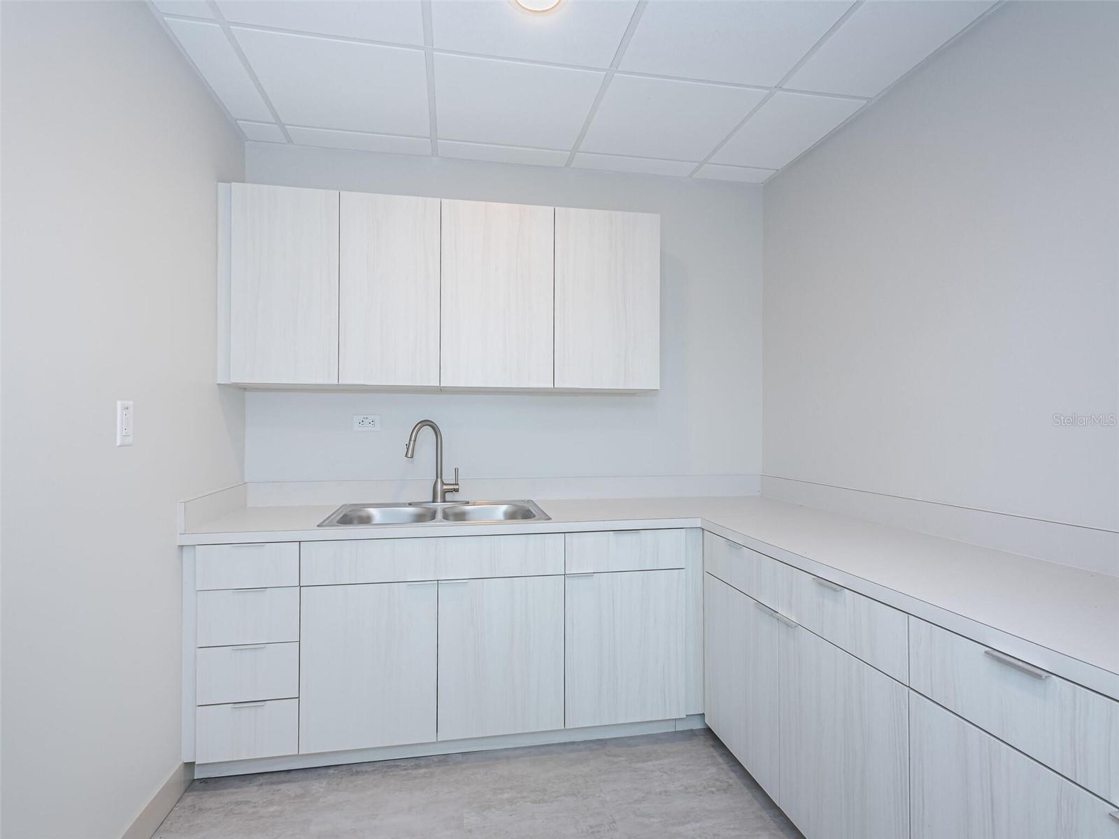 COLLINS ARMENIA PARK - Commercial Sale