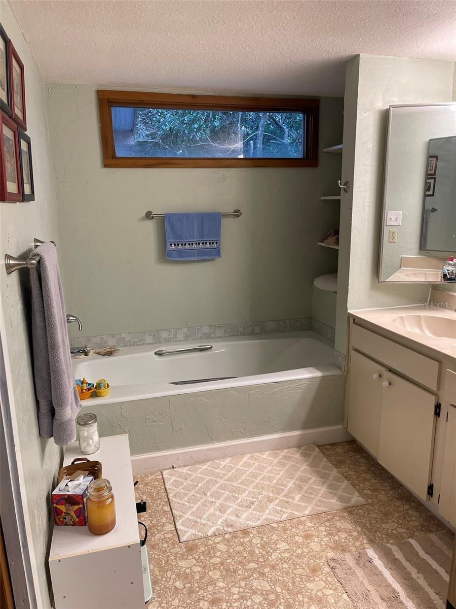 GRENELEFE TWNHSE AREA 30-LEFT - Residential