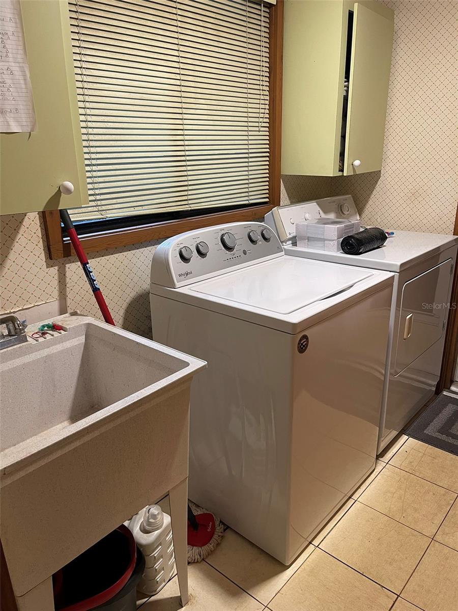 GRENELEFE TWNHSE AREA 30-LEFT - Residential