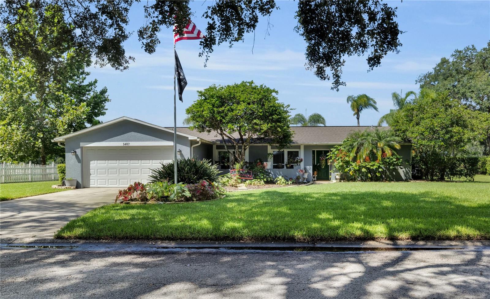 A rare gem in Lutz offering LAKEFRONT LIVING on a cul-de-sac, this single-story home provides a perfect blend of leisure and functionality. The serene pool (recently refinished), fishing dock and spacious family-centric floorplan make it ideal for those seeking comfort and charm in a natural setting close to Tampa's amenities. Located on over a 1/4 acre of land, this retreat offers over 1800sqft of living space, split amongst 3 bedrooms, 2 bathrooms, an open concept layout, and a 2-CAR GARAGE. Best of all, NO HOA RESTRICTIONS! Feel at ease when you make this your new home, knowing all the major systems are less than 5 years old. Roof replaced in 2020; 1 of 2 HVACs replaced in 2020; all appliances only a few years old! Additionally, all windows and sliders have been replaced with energy efficient options SAVING THOUSANDS in electric bills and future expenses. Add your personal touch and watch your family thrive in this adorable Lutz neighborhood, with prominent schooling just around the corner. Schedule a viewing today to experience the serene ambiance in person!