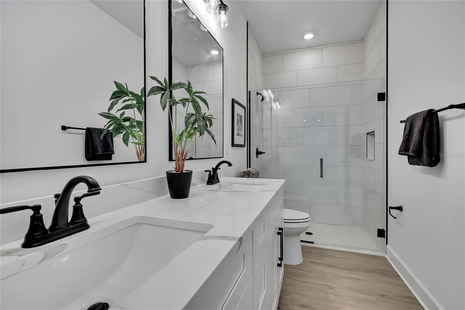 ROYAL HIGHLANDS - Residential