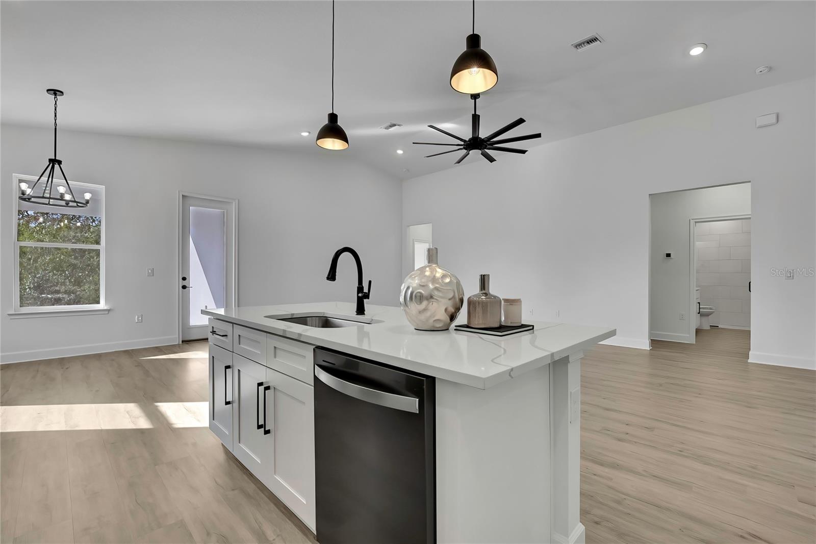 ROYAL HIGHLANDS - Residential