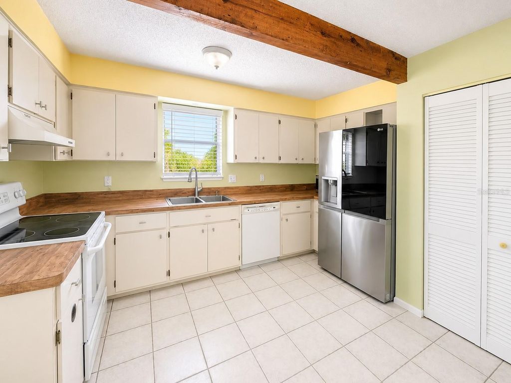 Photo of 60 Beachcomber Lane #B, Englewood, FL 34223 (MLS # D6147505)