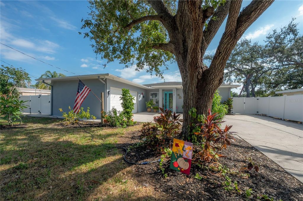 Photo of 5619 25th Street W, Bradenton, FL 34207 (MLS # TB8441860)