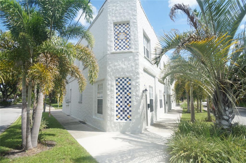 Photo of 2305 W Texas Avenue #7, Tampa, FL 33629 (MLS # TB8484074)