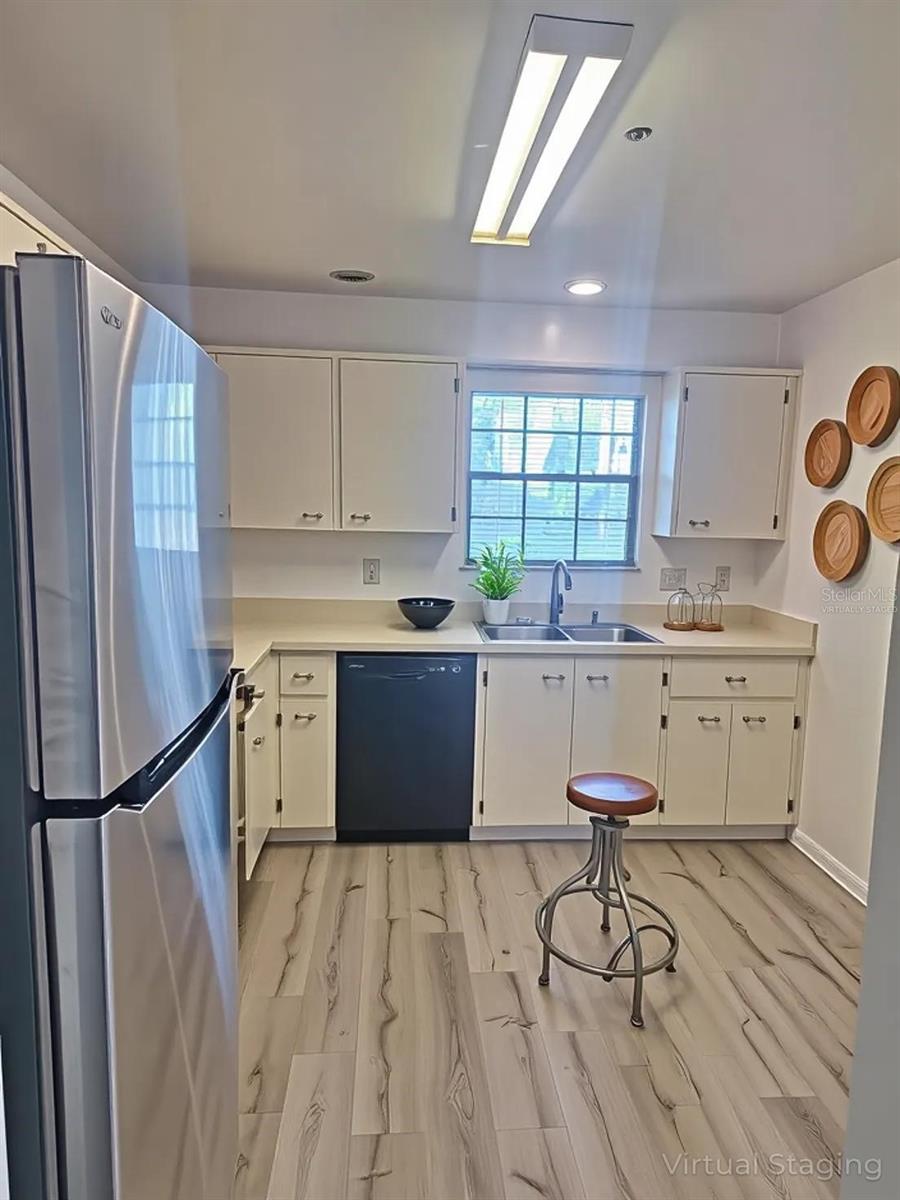 RAINTREE VILLAGE CONDO N - Residential