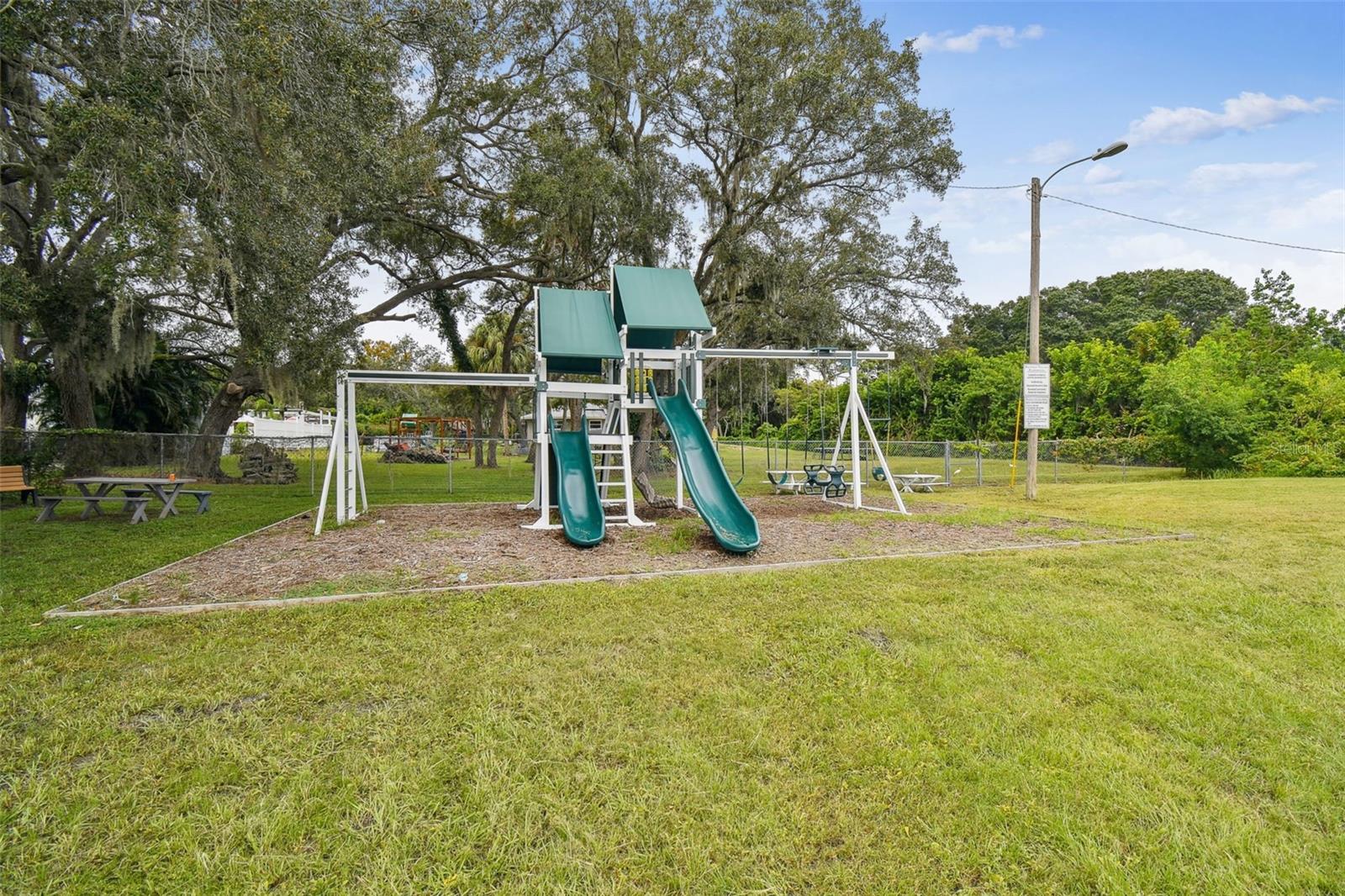 BAYWOOD VILLAGE SEC 4 - Residential