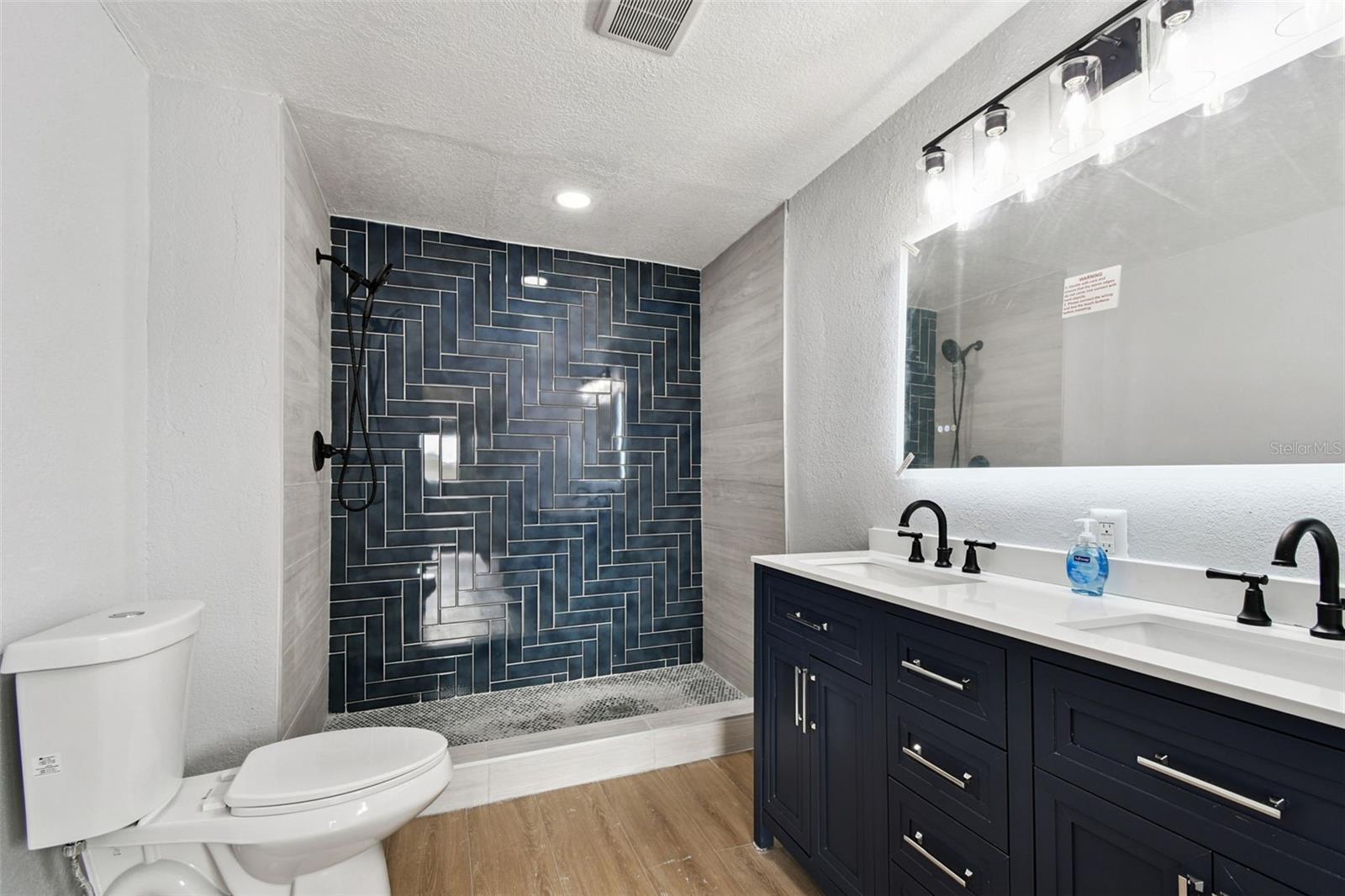 BAYWOOD VILLAGE SEC 4 - Residential