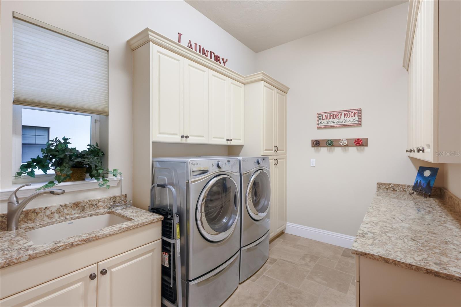 PALMA SOLA POINTE - Residential