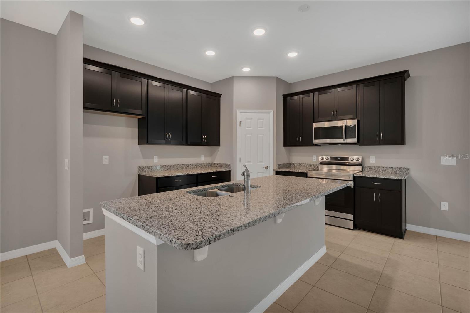 SUNSET LAKES ESTATES - Residential