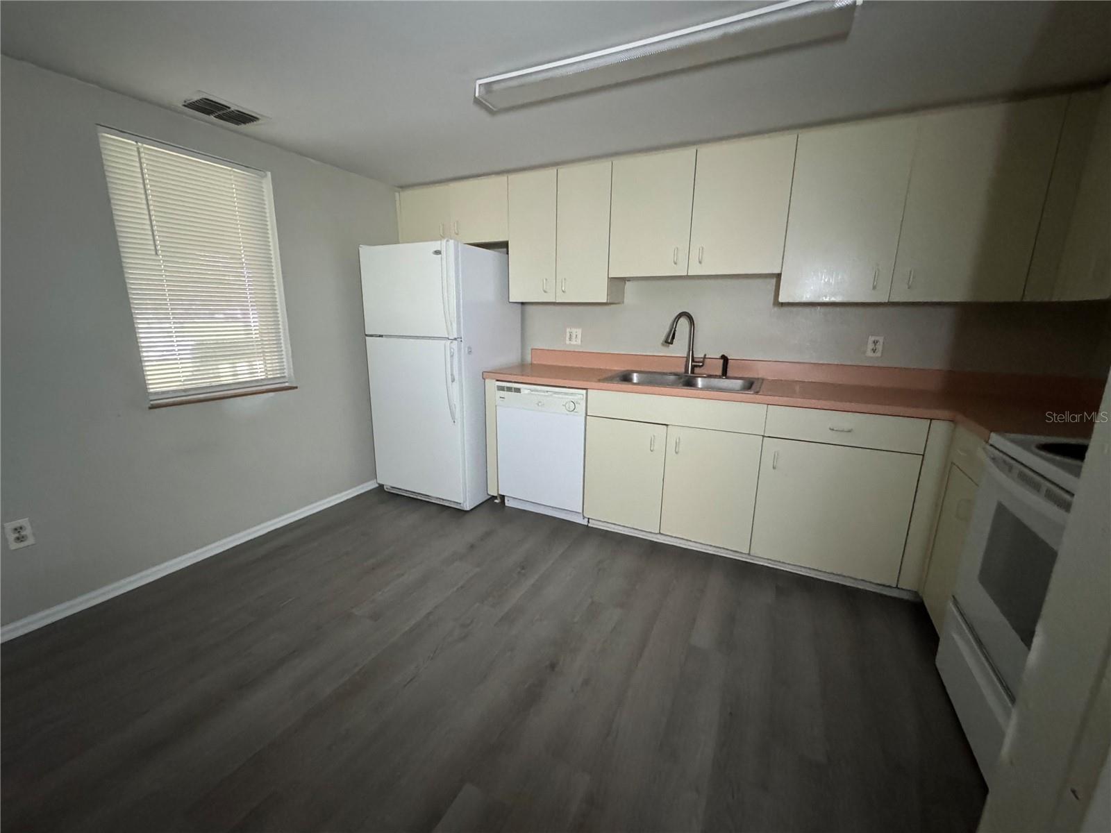 COUNTRY CLUB VLG/SILVER SPGS S - Residential