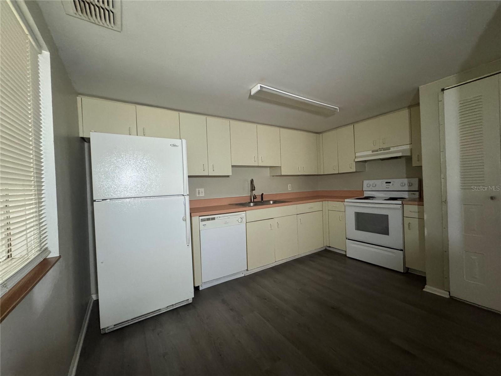 COUNTRY CLUB VLG/SILVER SPGS S - Residential