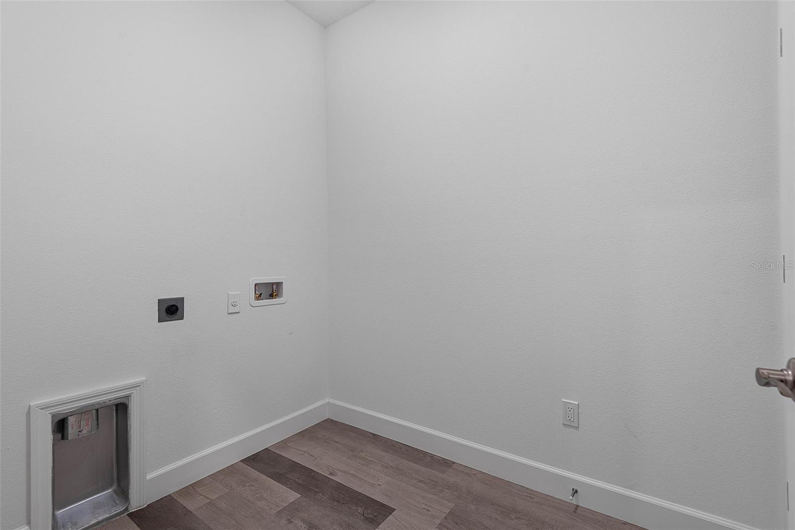 PINE LAKES - Residential