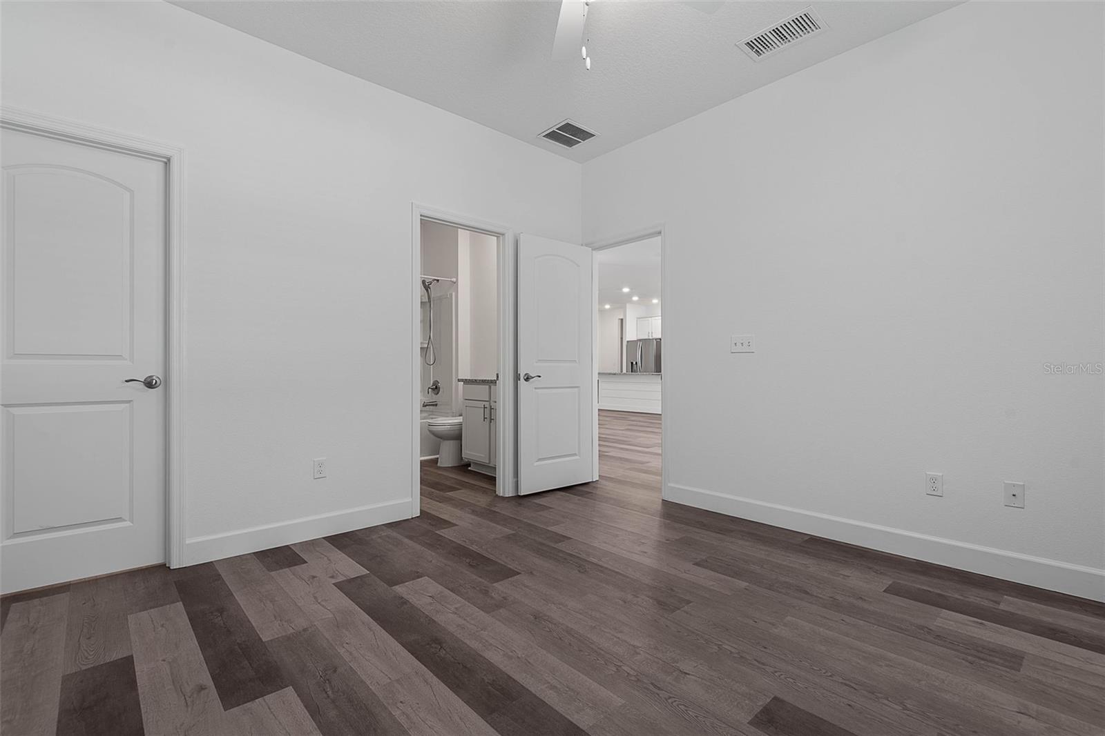 PINE LAKES - Residential