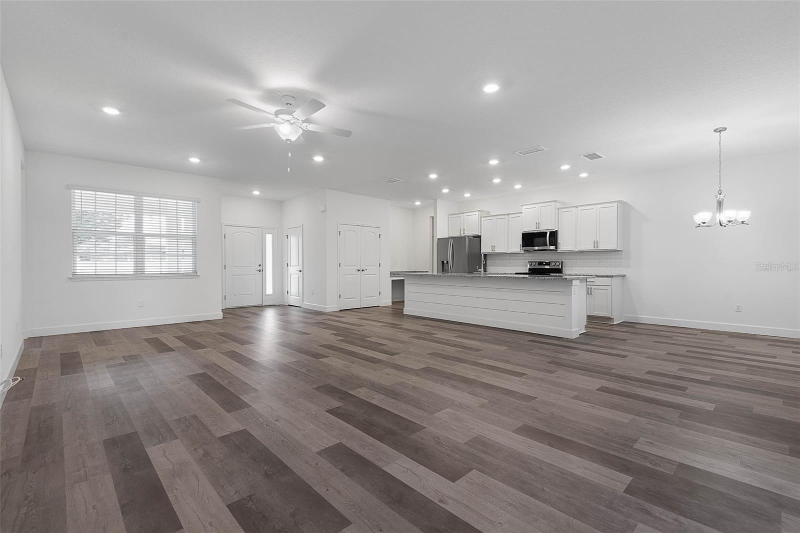 PINE LAKES - Residential