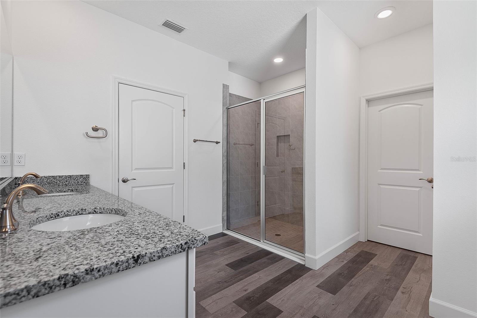 PINE LAKES - Residential