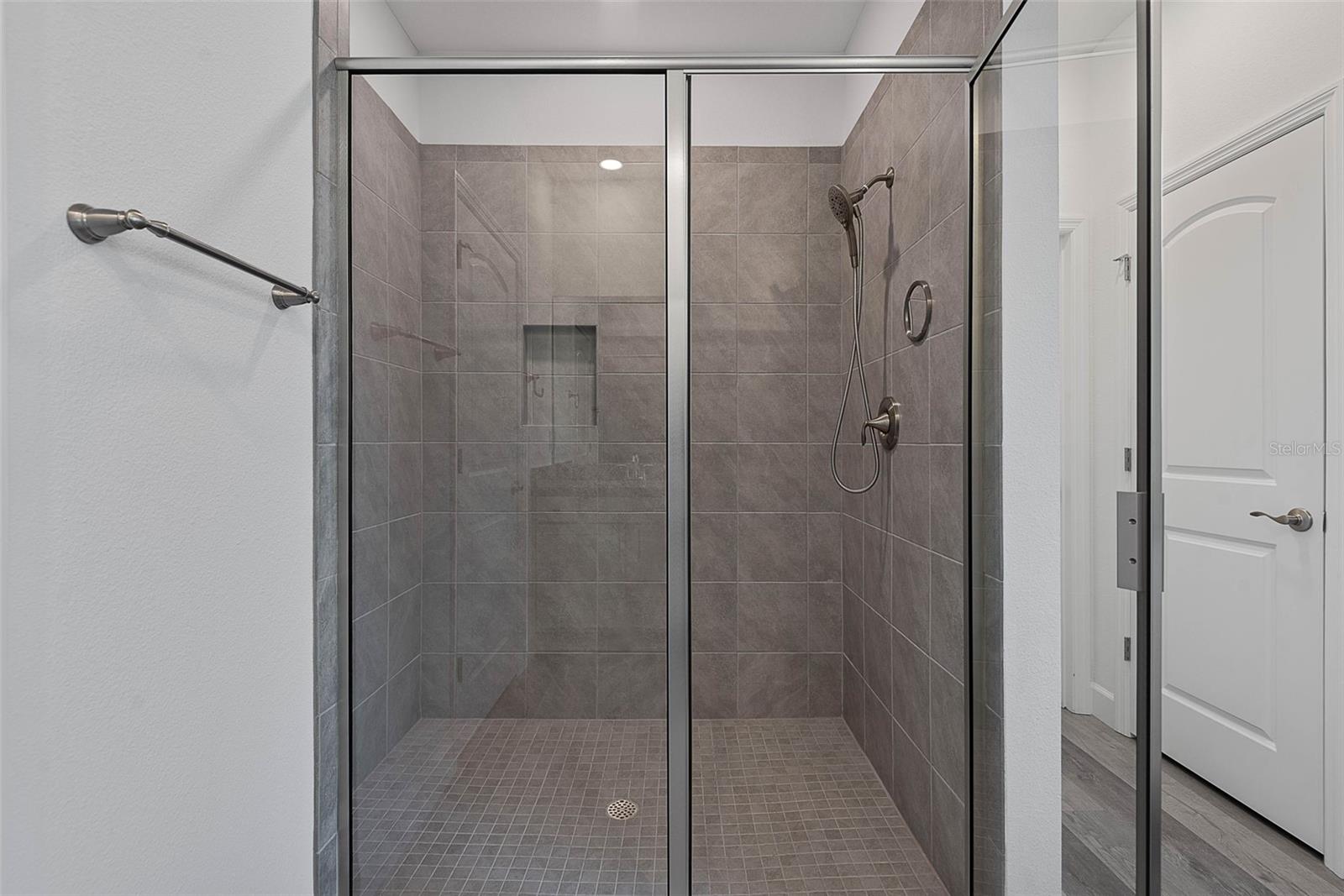 PINE LAKES - Residential