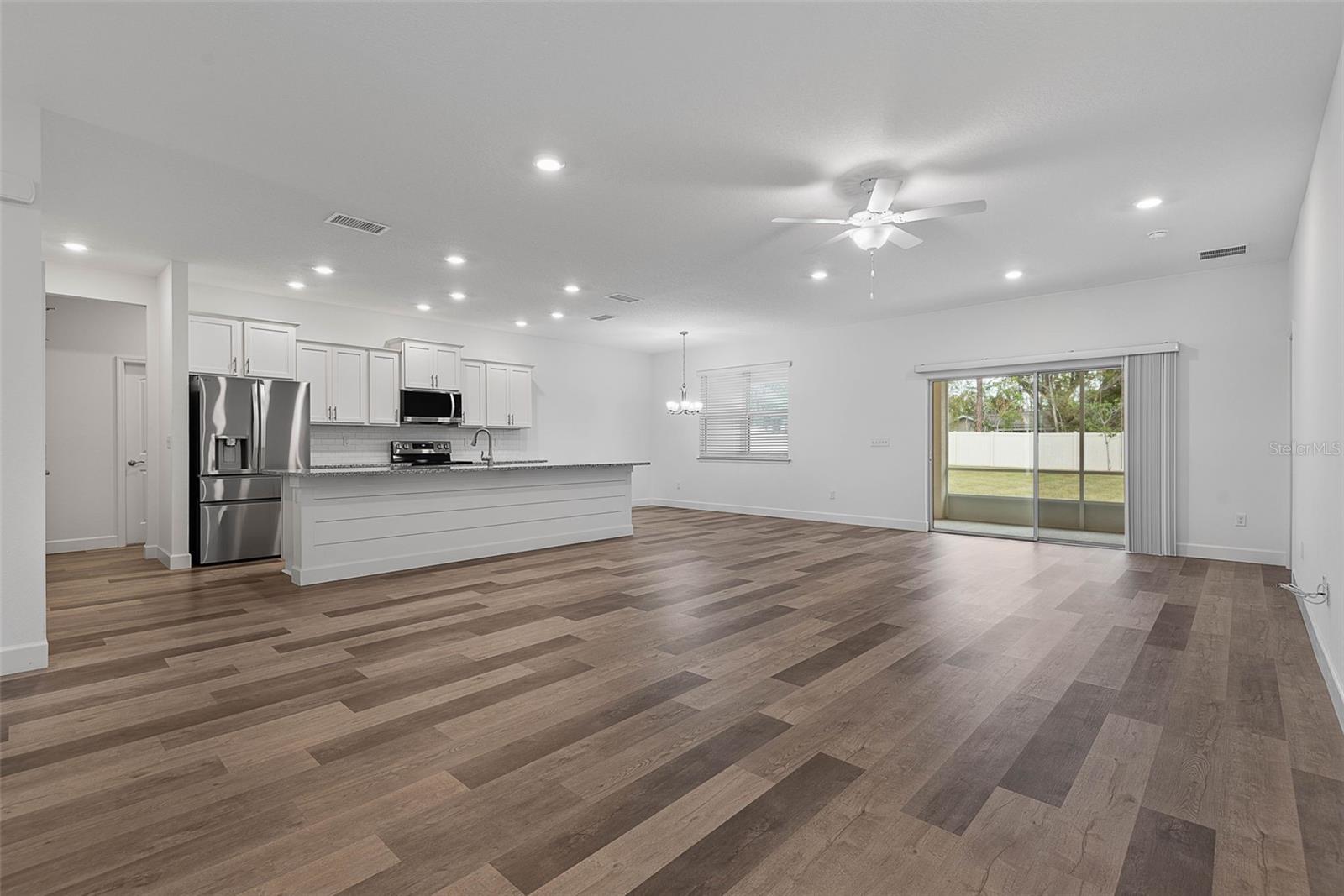 PINE LAKES - Residential