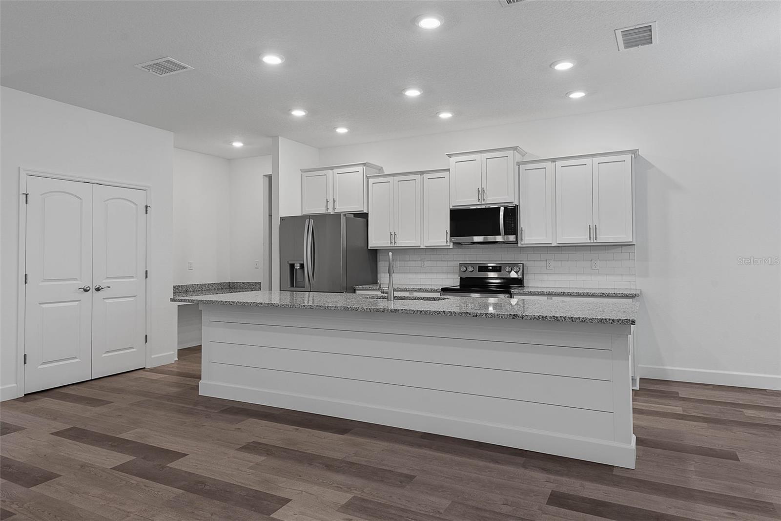 PINE LAKES - Residential