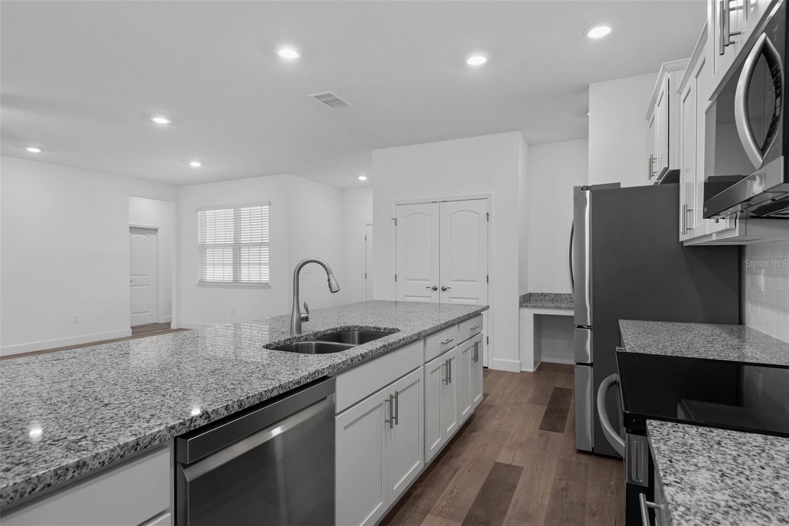 PINE LAKES - Residential