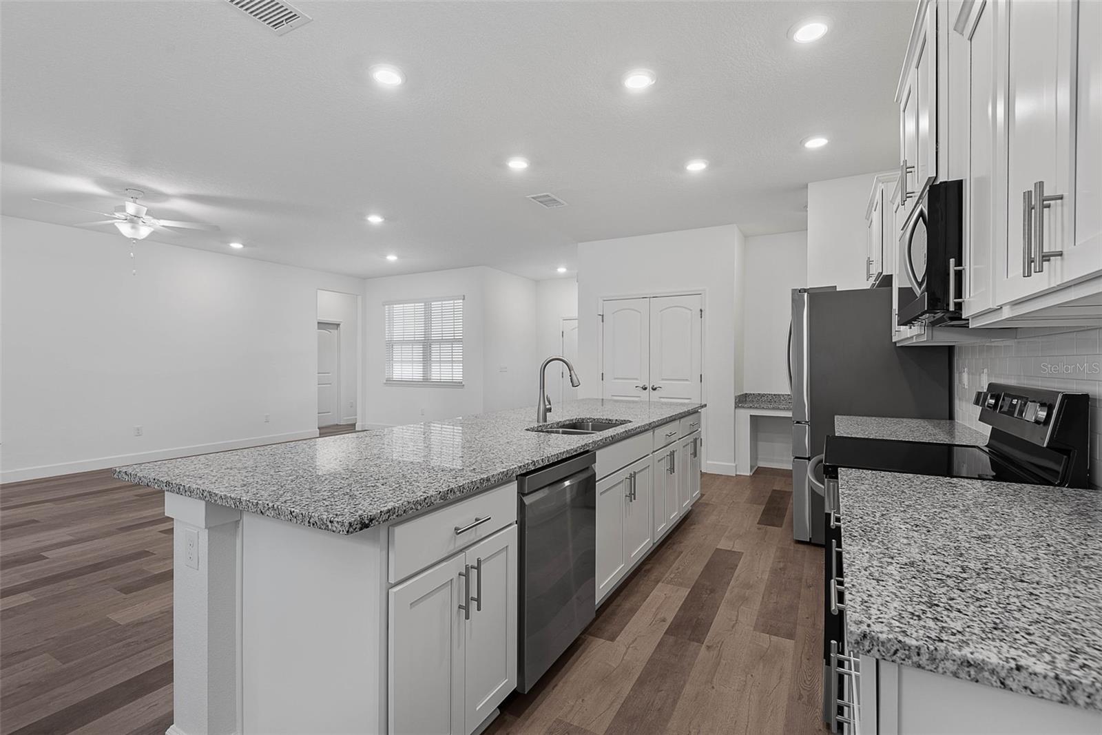 PINE LAKES - Residential