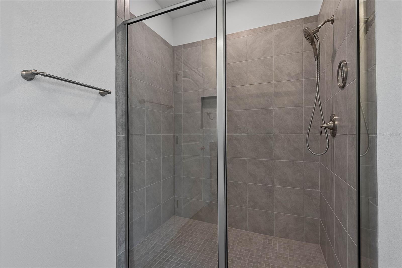 PINE LAKES - Residential