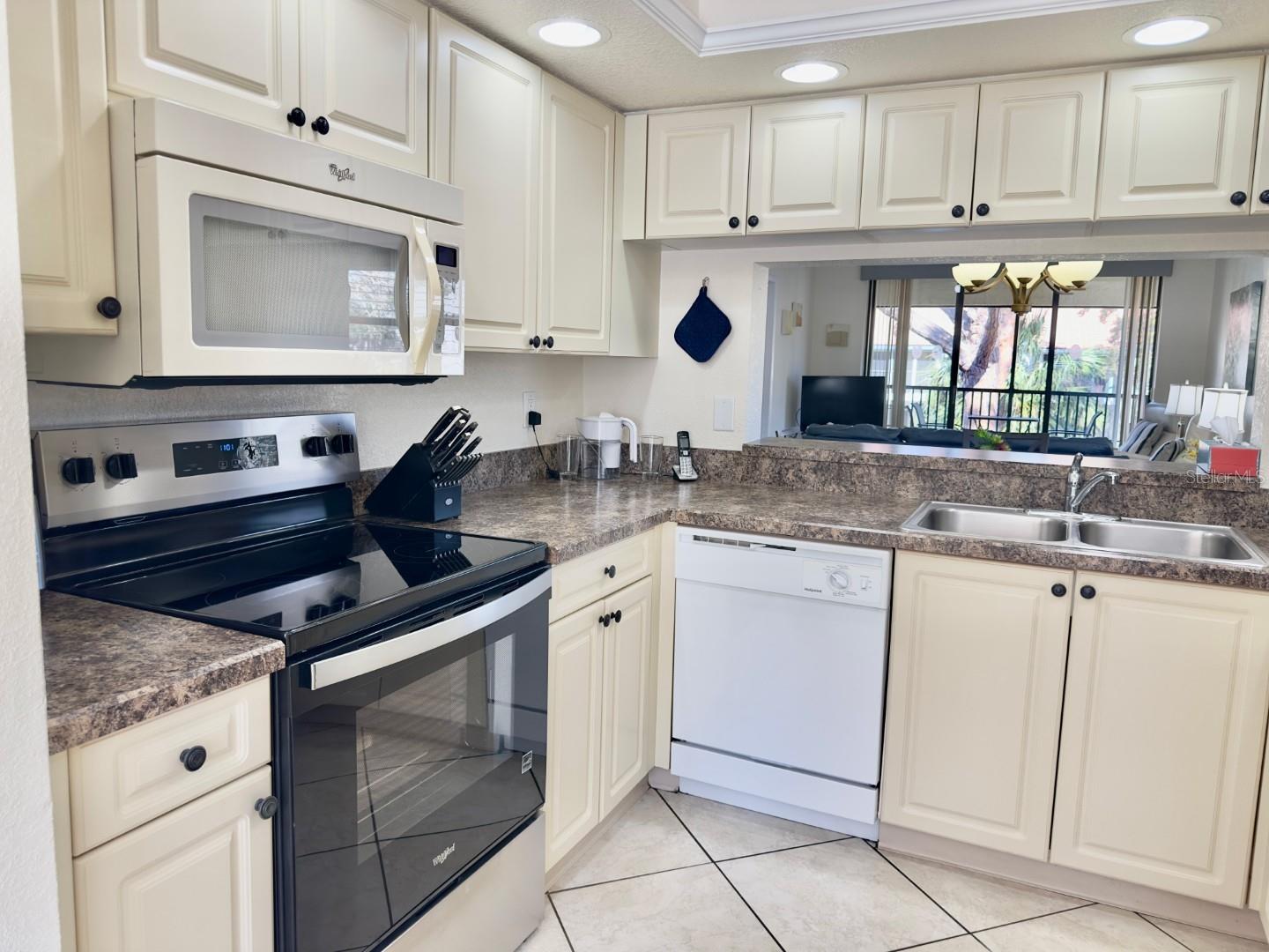 SHOREWALK BATH & TENNIS CLUB 20 - Residential