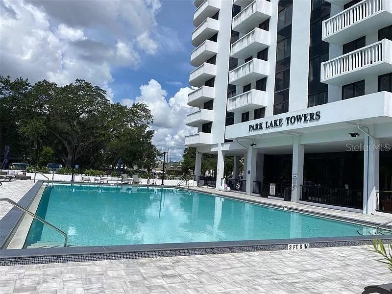 PARK LAKE TOWERS - Residential