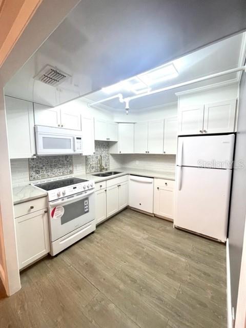 PARK LAKE TOWERS - Residential