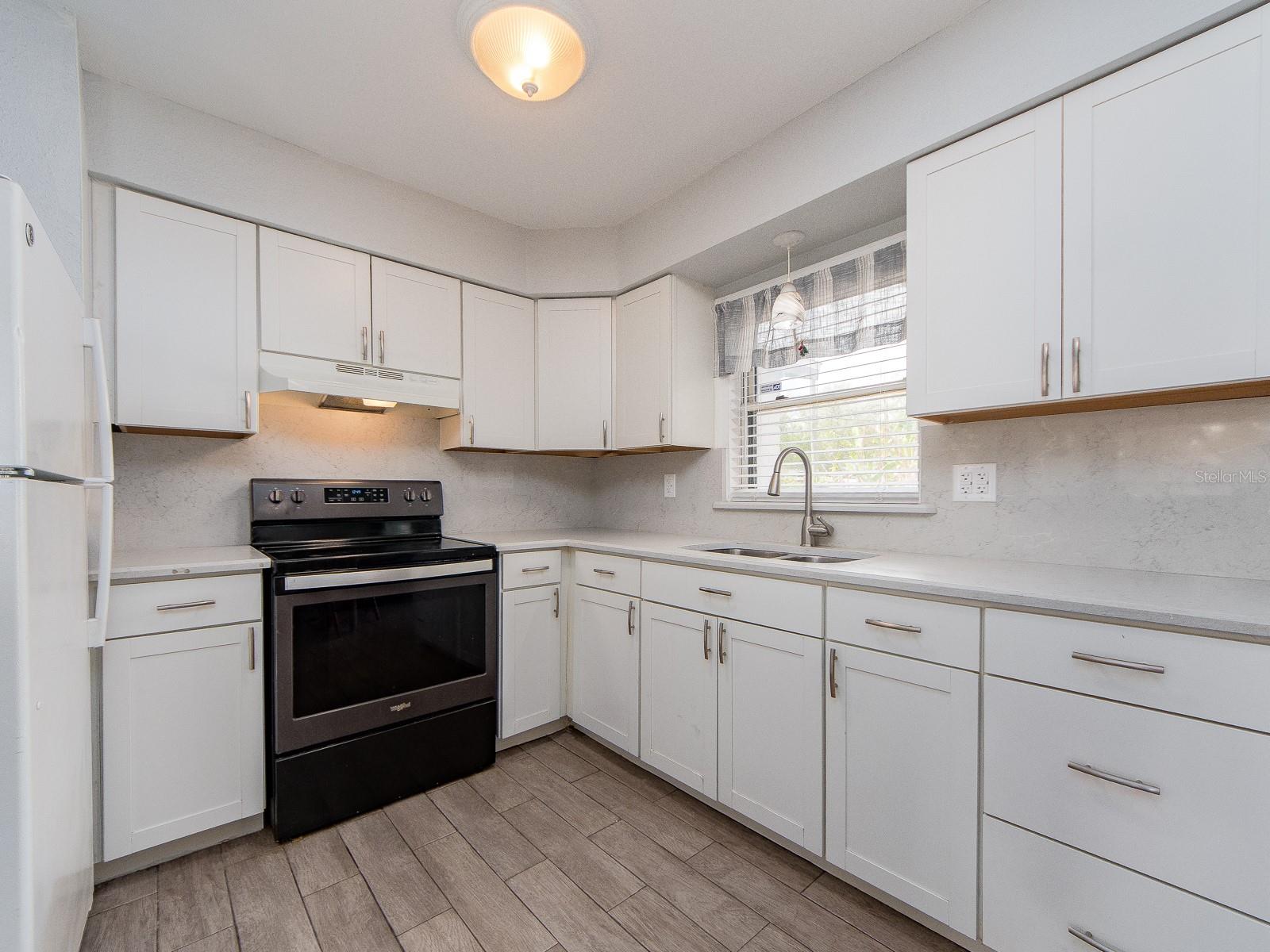 AVONDALE ESTATES - Residential