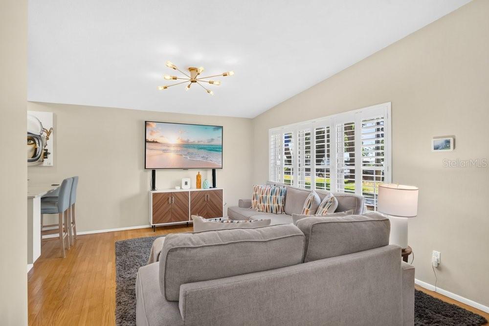 2512 LAKE WADE COURT