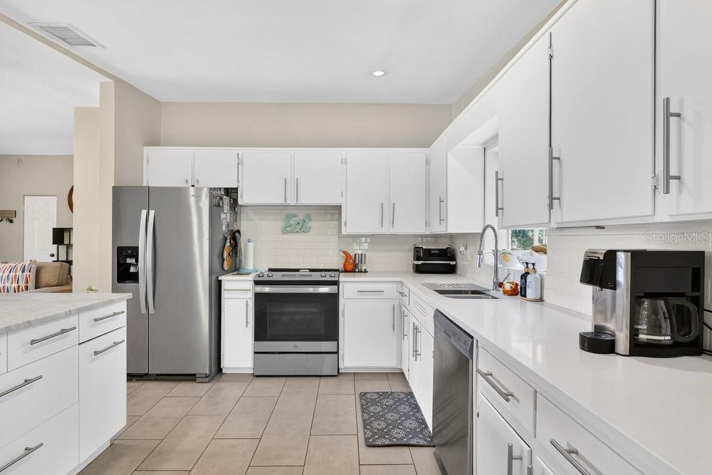 2512 LAKE WADE COURT