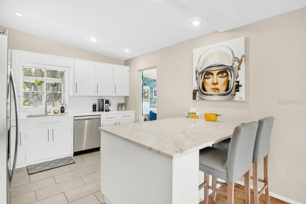 2512 LAKE WADE COURT