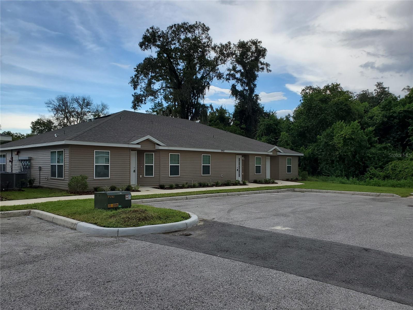 Nice and clean 2-year young condo in triplex feature 2 bedrooms and 2 full bathrooms with lanai, open floor plan, vinyl planks flooring throughout, inside laundry (washer, dryer hook up) located in a quiet Cul-De-Sac, just minutes away from downtown, restaurants and medical facilities.