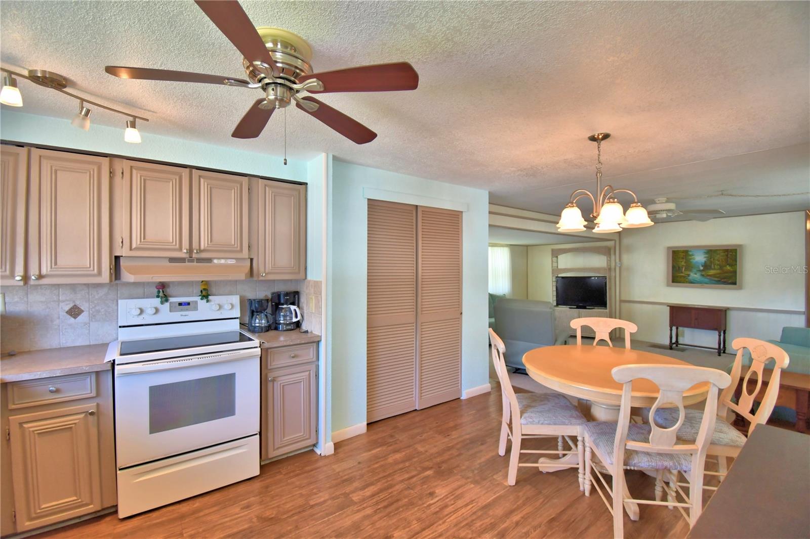ARIANA SHORES MHP - Residential