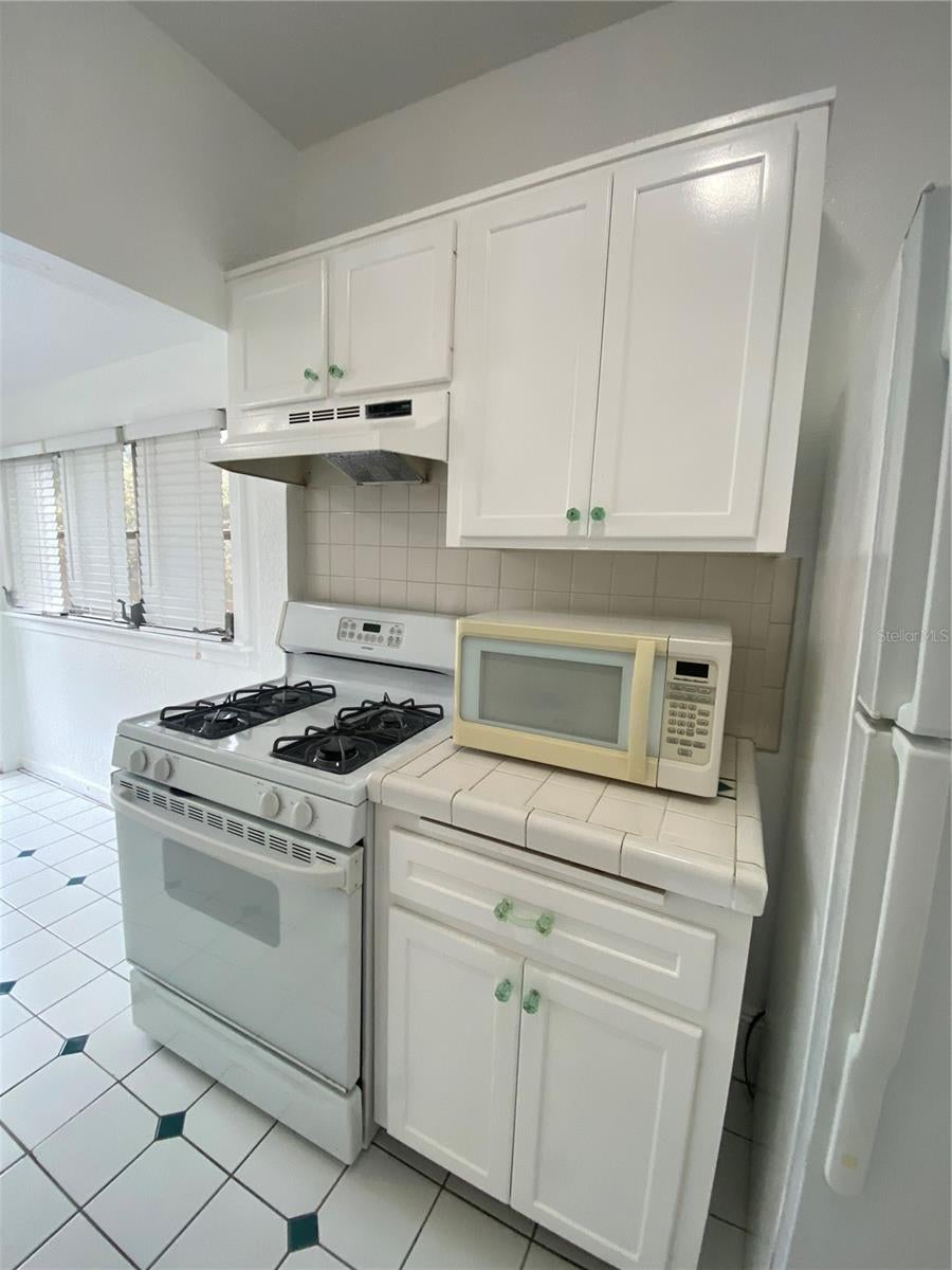 Photo of 429 Ruth Ln, Orlando, FL 32801 (MLS # O6437877)